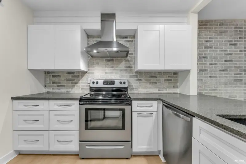 110 15282 19 AVENUE - photo 4 of 25