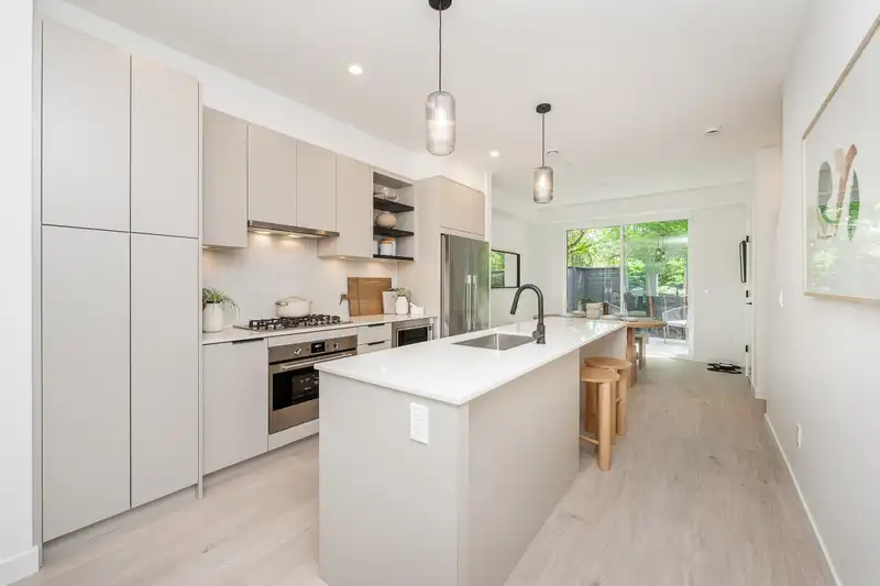 130 921 GRANT STREET - photo 1 of 40