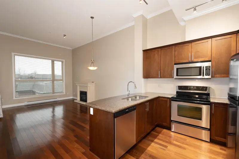 412 2627 SHAUGHNESSY STREET - photo 2 of 25