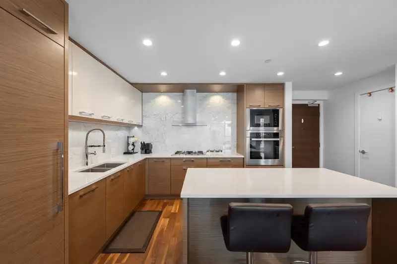 1905 4360 BERESFORD STREET - photo 4 of 38