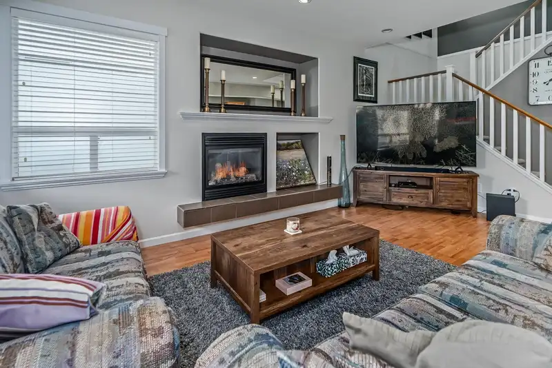 19141 68 AVENUE - photo 4 of 34