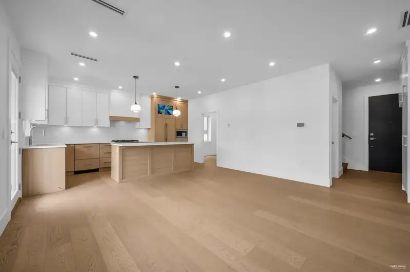 3673 E 48TH AVENUE - photo 3 of 33