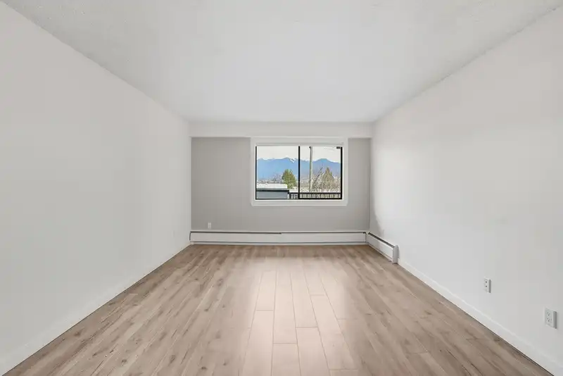 329 710 E 6TH AVENUE - photo 3 of 38