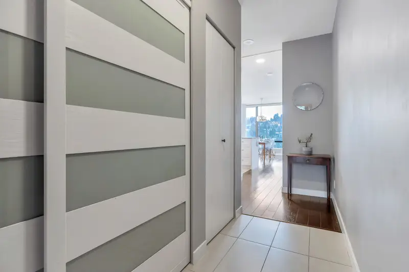 2002 400 CAPILANO ROAD - photo 4 of 25