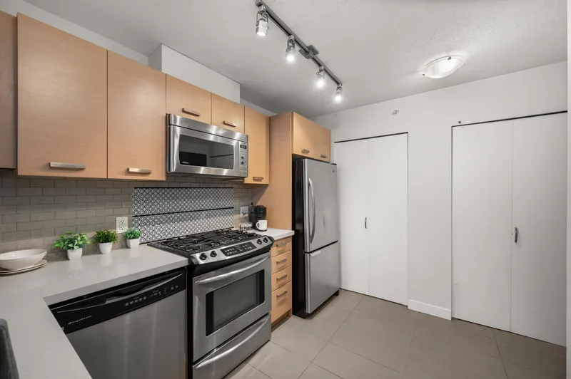 612 8033 SABA ROAD - photo 4 of 25