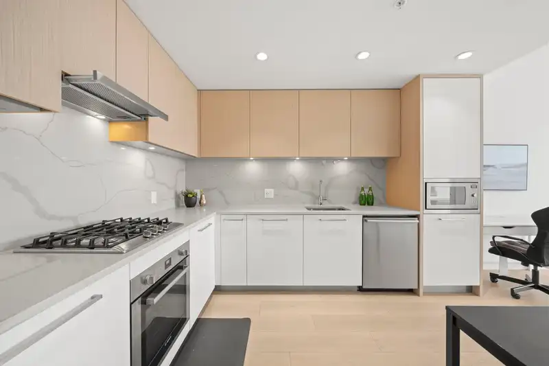1307 567 CLARKE ROAD - photo 1 of 36