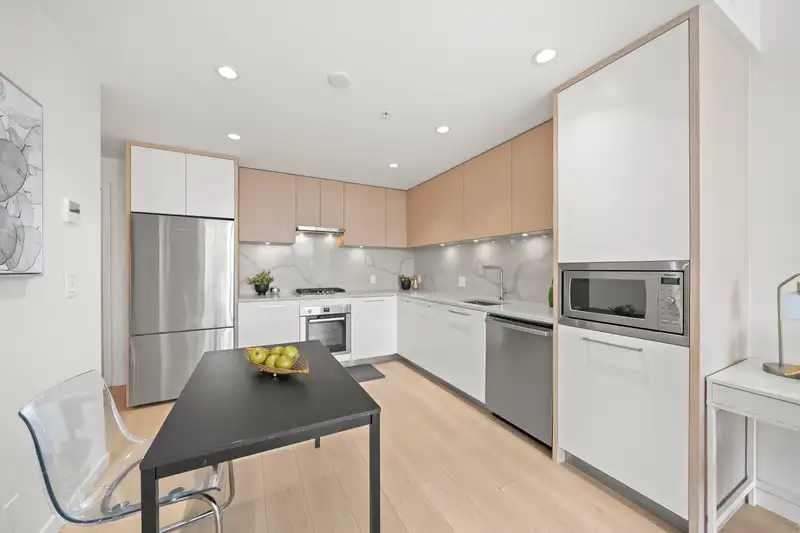 1307 567 CLARKE ROAD - photo 2 of 36