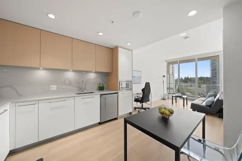 1307 567 CLARKE ROAD - photo 4 of 36