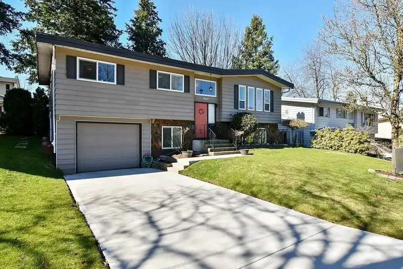 3847 LINDSAY STREET - photo 1 of 8