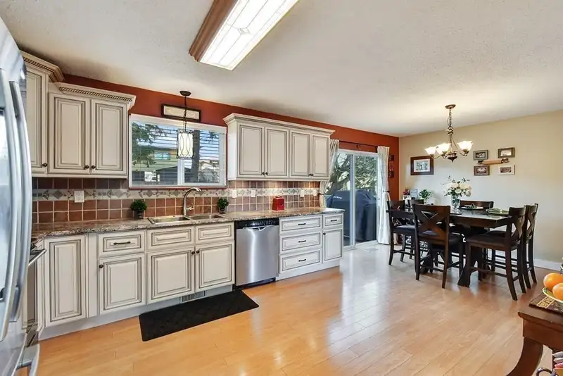 3847 LINDSAY STREET - photo 3 of 8