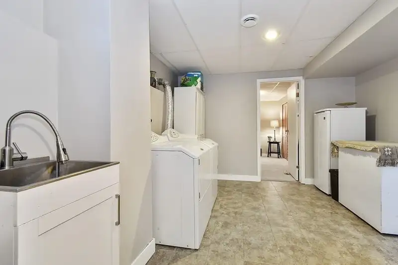 3847 LINDSAY STREET - photo 4 of 8