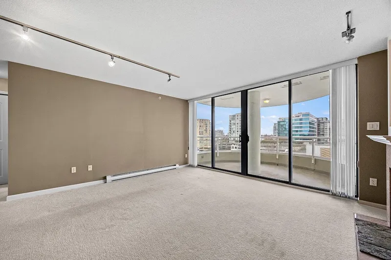 804 6080 MINORU BOULEVARD - photo 4 of 20