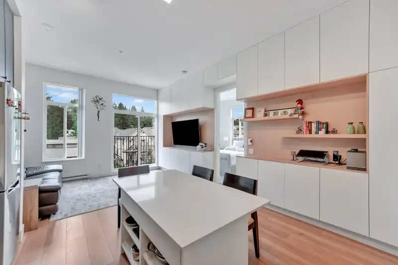 404 718 EDGAR AVENUE - photo 1 of 29