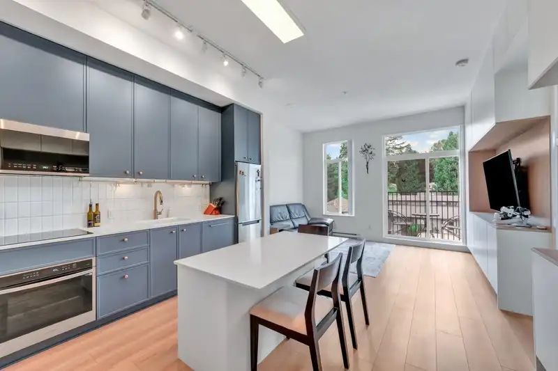 404 718 EDGAR AVENUE - photo 3 of 29