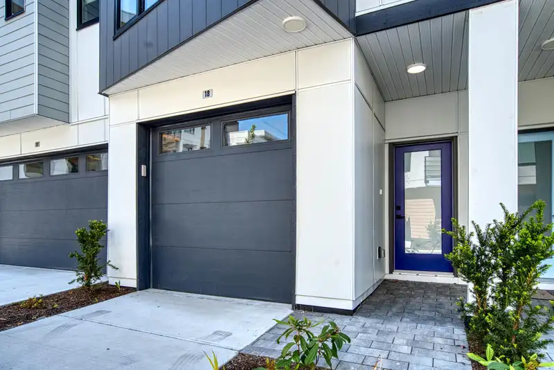 18 177 175A STREET - photo 4 of 39