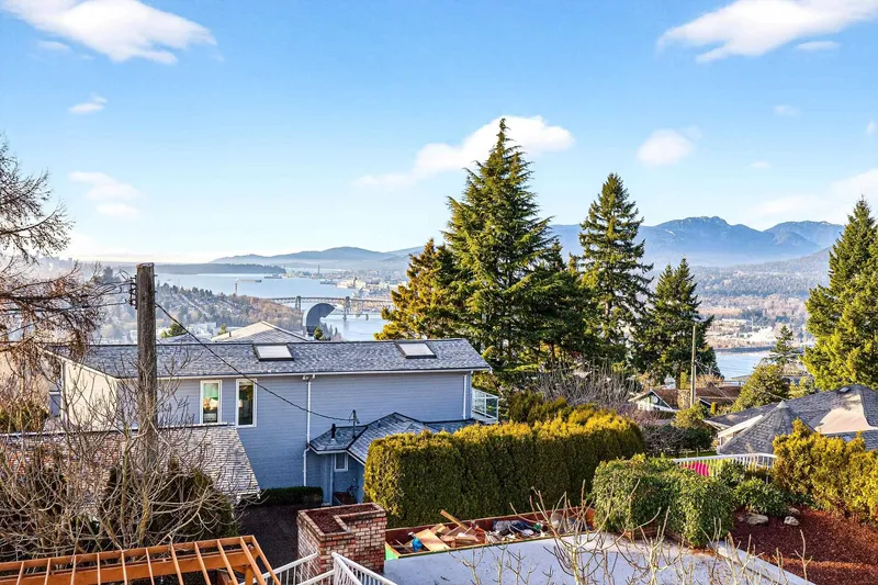 291 N SPRINGER AVENUE - photo 4 of 25