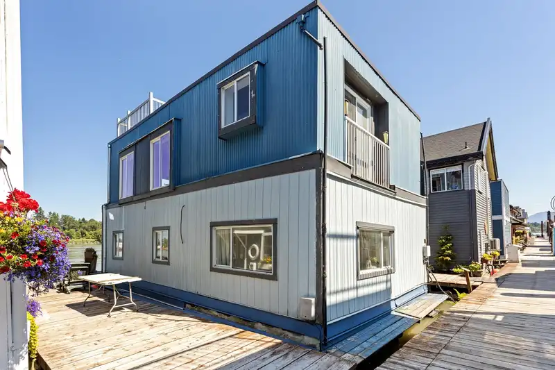 5 20837 LOUIE CRESCENT - photo 1 of 20