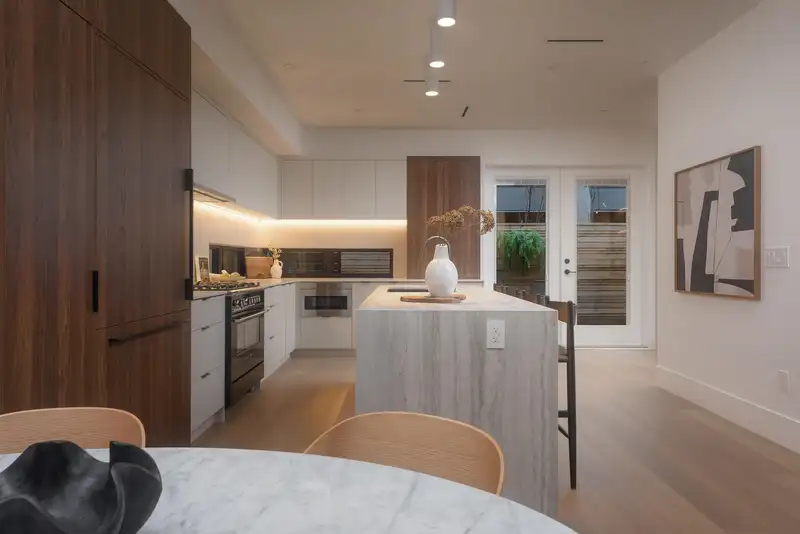 1 275 W 17TH AVENUE - photo 4 of 38