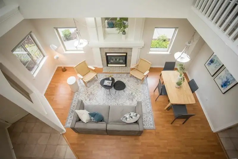 7 3387 KING GEORGE BOULEVARD - photo 3 of 40