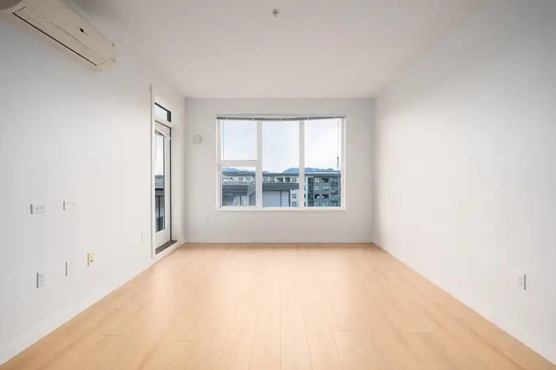 608 9311 ALEXANDRA ROAD - photo 2 of 21
