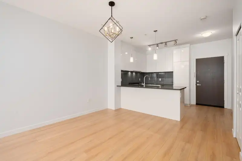 608 9311 ALEXANDRA ROAD - photo 3 of 21
