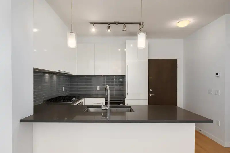 608 9311 ALEXANDRA ROAD - photo 4 of 21