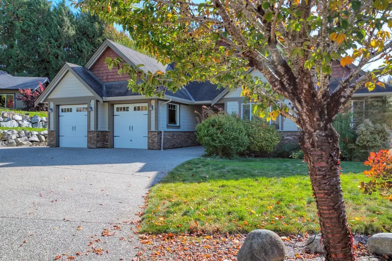 5005 BAY ROAD - photo 2 of 25