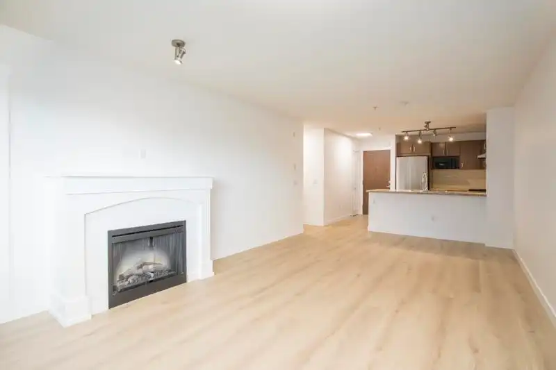 215 3110 DAYANEE SPRINGS BOULEVARD - photo 4 of 23