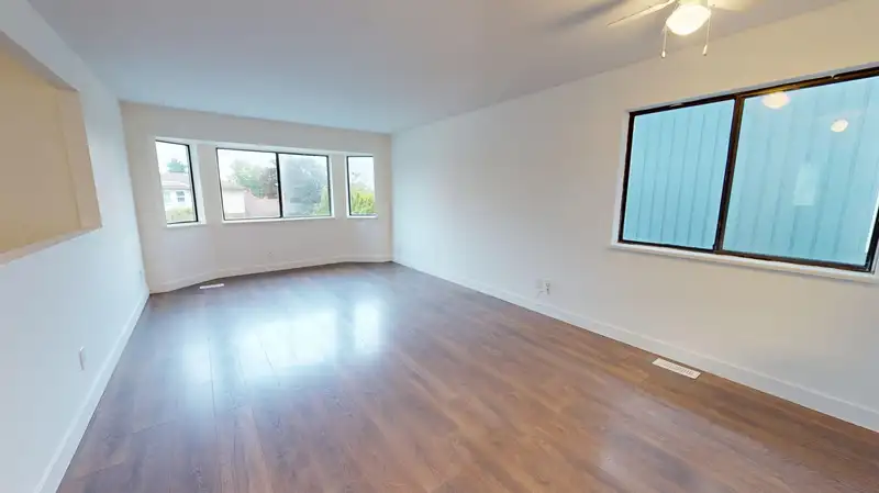 2405 WAYBURNE CRESCENT - photo 2 of 31
