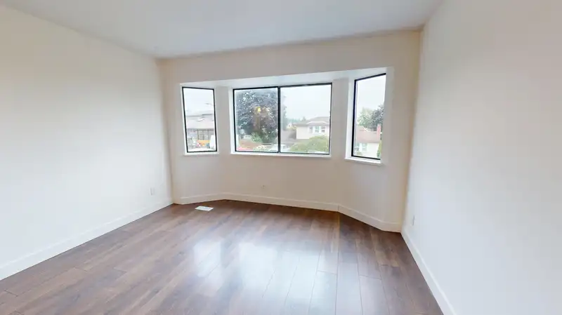 2405 WAYBURNE CRESCENT - photo 3 of 31