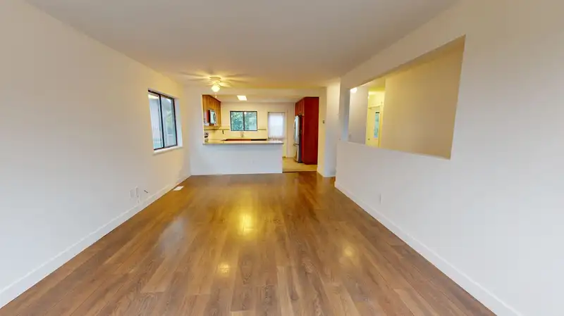 2405 WAYBURNE CRESCENT - photo 4 of 31