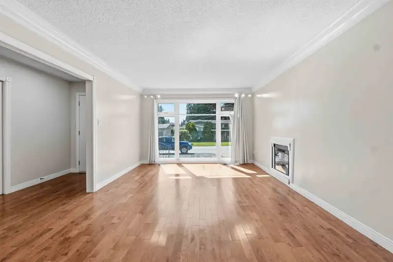 2326 BEAVER STREET - photo 3 of 34