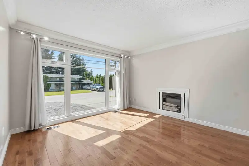 2326 BEAVER STREET - photo 4 of 34