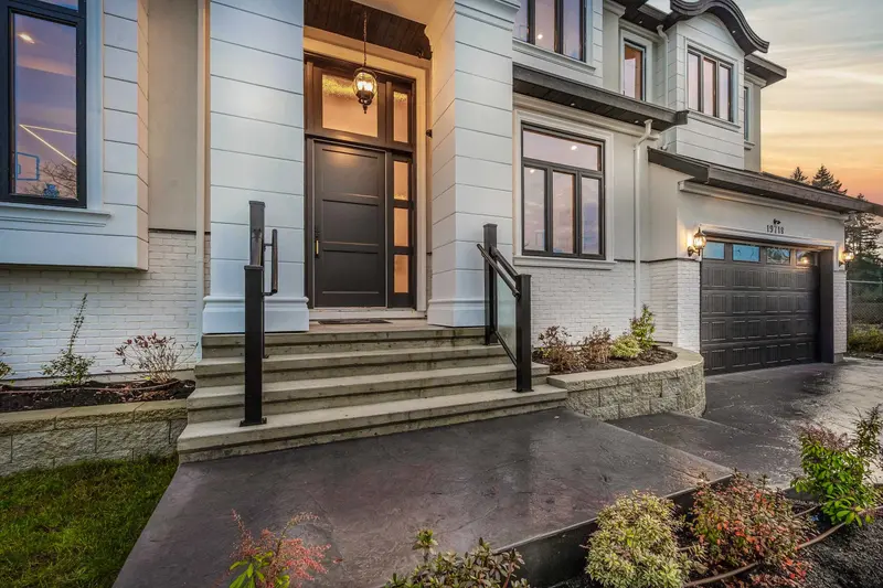 19718 33A AVENUE - photo 4 of 25