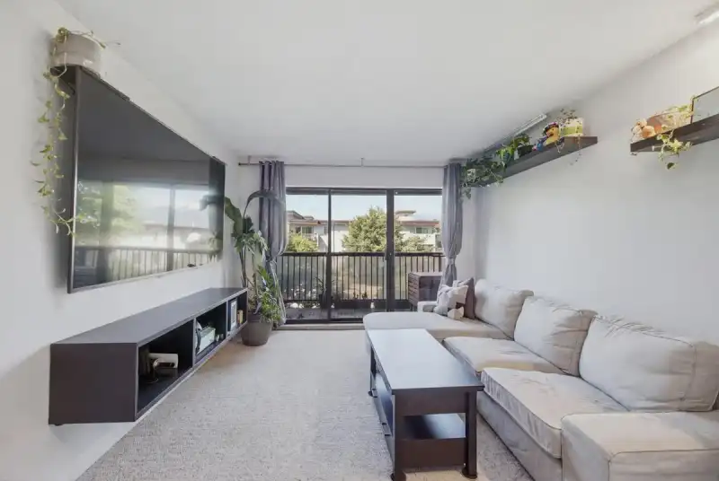 209 2120 W 2ND AVENUE - photo 1 of 32