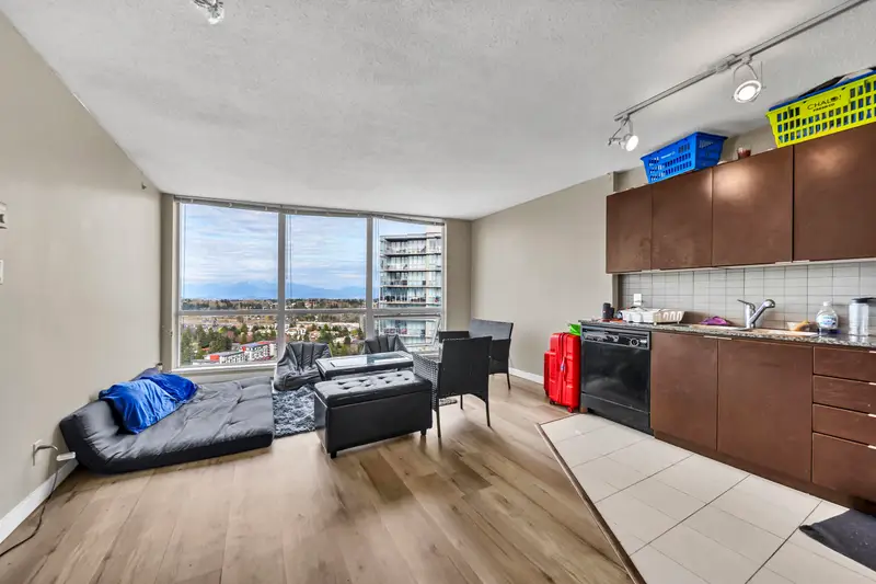 3306 13618 100 AVENUE - photo 3 of 21