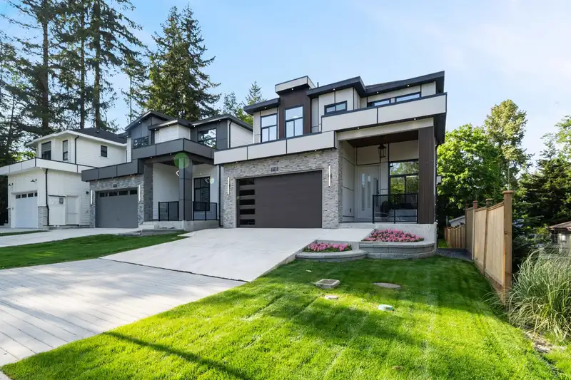 14049 80 AVENUE - photo 2 of 40