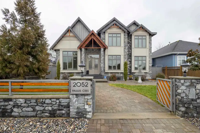 2052 PAULUS CRESCENT - photo 1 of 39