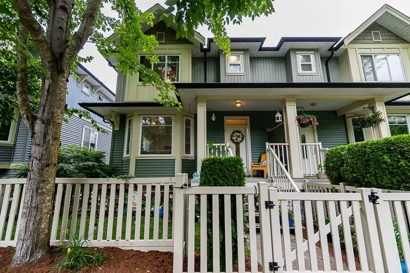 22 6575 192 STREET - photo 2 of 40