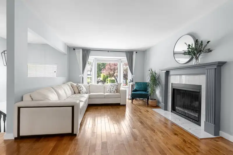 9242 209A CRESCENT - photo 3 of 40