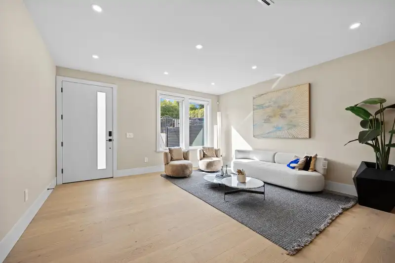 2 5115 BUXTON STREET - photo 4 of 39