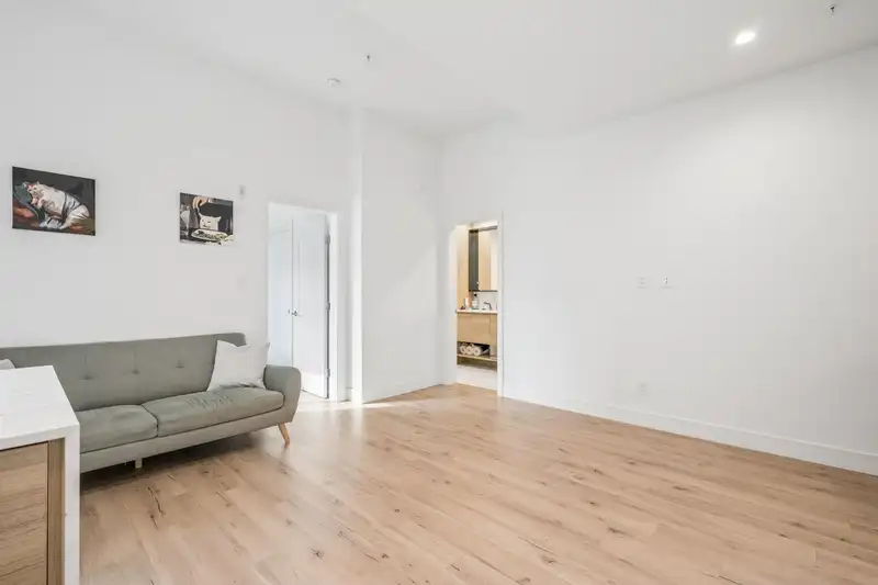626 3131 MURRAY STREET - photo 3 of 23