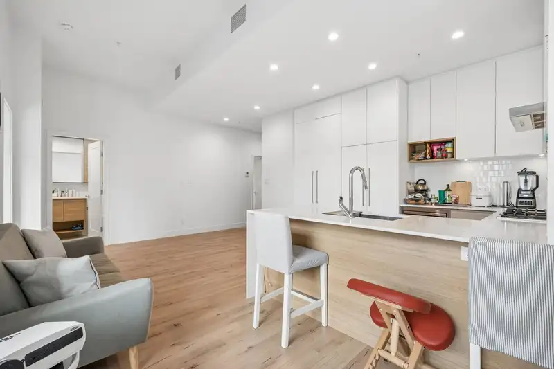 626 3131 MURRAY STREET - photo 4 of 23