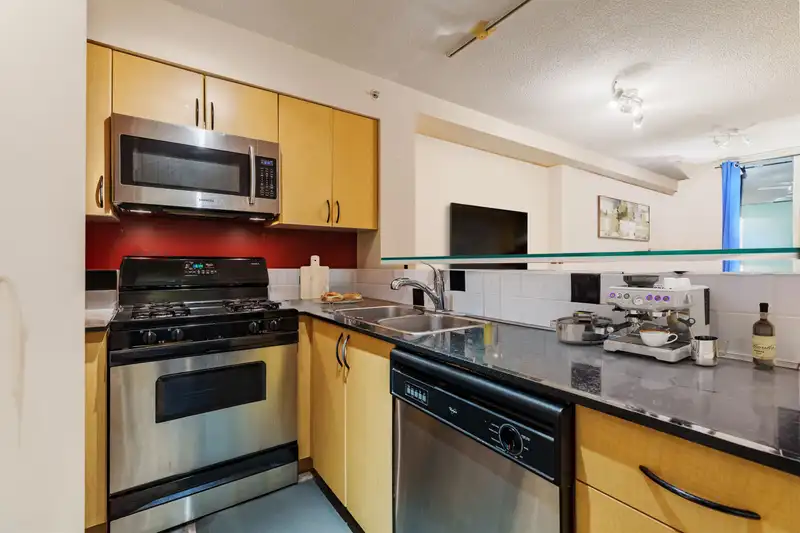 1610 63 KEEFER PLACE - photo 4 of 32