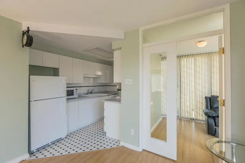 905 1155 HOMER STREET - photo 4 of 14