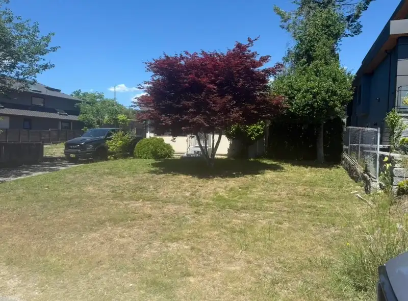 446 E 16TH STREET - photo 1 of 6
