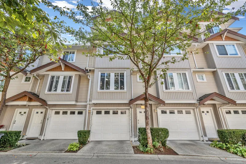 111 12711 64 AVENUE - photo 1 of 25