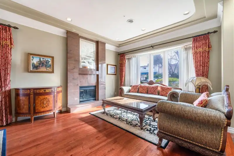 2727 W 24 AVENUE - photo 4 of 29