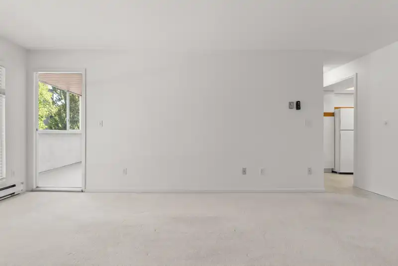 256 1440 GARDEN PLACE - photo 4 of 34