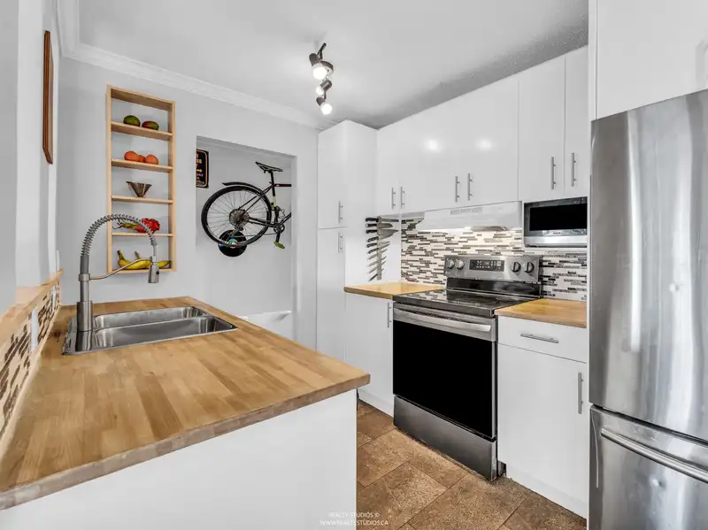 306 2222 CAMBRIDGE STREET - photo 1 of 31